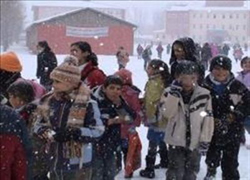 Van merkez ve Erciş'te okul açılışları ertelendi