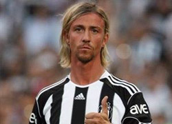 Ve Guti futbolu bıraktı!