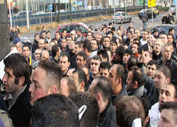 Yarı fiyatına askerlik kuyruğu