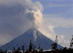 Tungurahua yanardağı faaliyete geçti