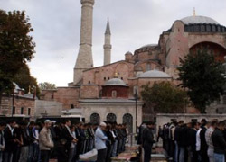 Ayasofya Camii Müslümanların İbadetine Açılmalıdır
