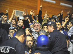 İsrail takımı Kayseri'de protesto edildi