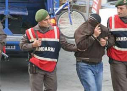 Markete uyuşturucu baskını: 3 gözaltı