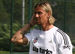 Guti, futbola devam etmek istiyor