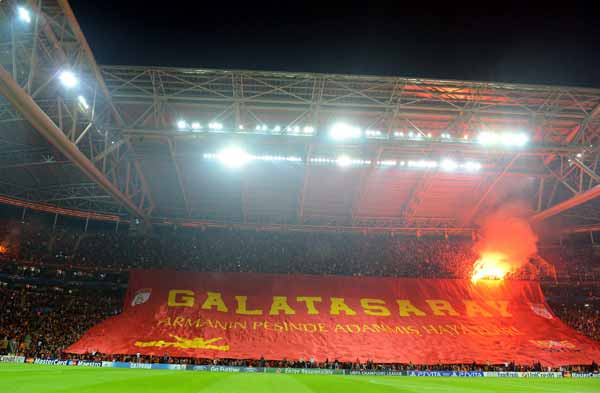 Galatasaray taraftarı yine şov yaptı