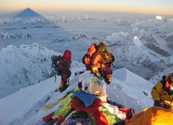 Yüzlerce dağcı, Everest'te mahsur kaldı