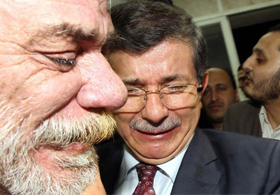Bakan Ahmet Davutoğlu hıçkırarak ağladı!
