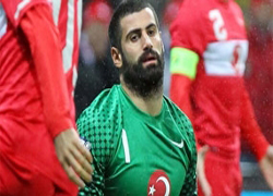 Milli maçta Volkan-taraftar gerilimi!