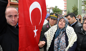 Şehit annesinin yürek yakan feryadı