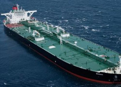 Korsanlar kaçırdıkları petrol tankerini bıraktı