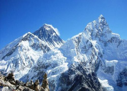 Everest'te mahsur kaldılar