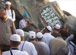 Hacı adayları Hira yolunda