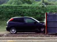 193 KM hızla duvara çarptı!   