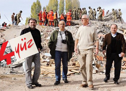 Enkaz Başında Artistlik Pozlar! 