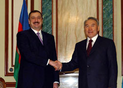 Aliyev, Nazarbayev ile buluştu