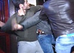 Hırsız Zannettikleri Polisi Dövdüler