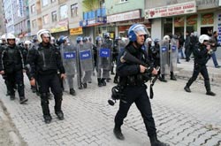 Polis de alarma geçti