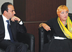 Roth iyice küstahlaştı