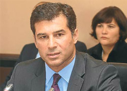 Bakanın da Rum pasaportu var