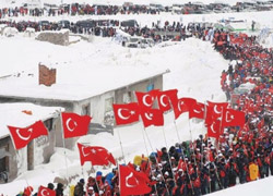 Gençlik şehitlerin izinde