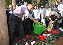 Erdoğan annesine Kuran okurken