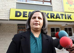 "Hükümet bizi gözaltında alsın"
