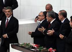 CHP'liler ayağa kalkmadı