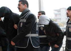 Esrar satıcılarına baskın