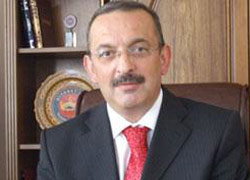 "Anayasa kutsal metin değildir"