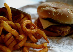 "Çocukları fast fooddan uzak tutun"