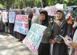Başörtüsü yasağına protesto 
