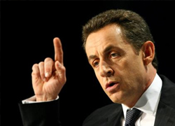 "Sarkozy, elinden oyuncağı alınmış çocuk gibi"