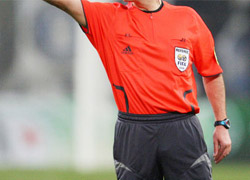 UEFA'dan kadın hakem Gökçek'e görev