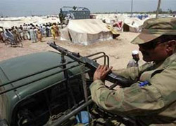 Pakistan'da okul aracına saldırı: 5 ölü