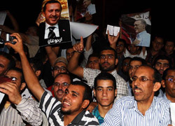 Kahire'de miting gibi karşılama