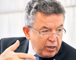 “AÜ ve ODTÜ’de örtü yasağı yok”