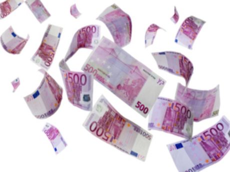 Yola saçılan avrolar kapışıldı