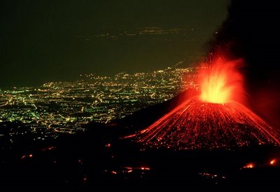 Etna Yanardağı yeniden harekete geçti