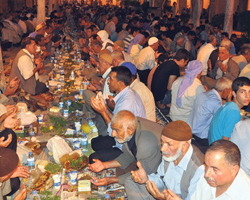 Görmez'den 50 bin kişilik iftar sofrası