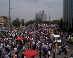 Taksim'de yasadışı gösterilere polis müdahalesi