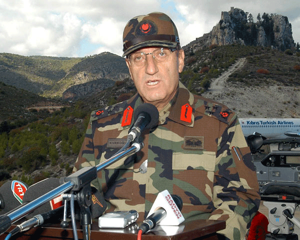 Orgeneral Kıvrıkoğlu Diyarbakır'da
