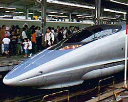 Çin hızlı treni hız kesti