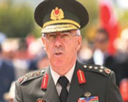 İlker Başbuğ'u işaret etti