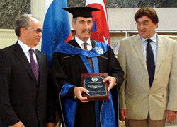 Bakan Günay'a fahri doktora