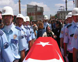 Yaralı polis şehit oldu!