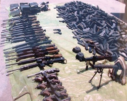 Katar'dan Libyalı muhaliflere cephane