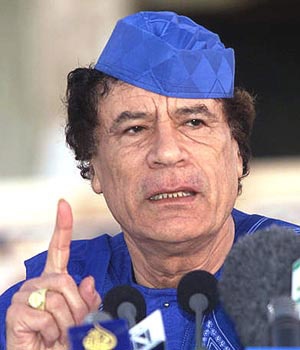 Kaddafi güçleri ingiliz gemisine ateş açtı