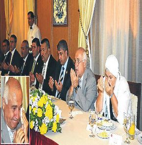 Cemil Çiçek gözyaşlarını tutamadı!