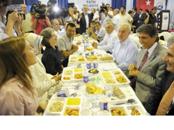 Müslüman kâtili iftar sofrasında