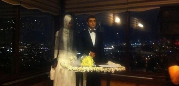 Esra Elönü gelin oldu!